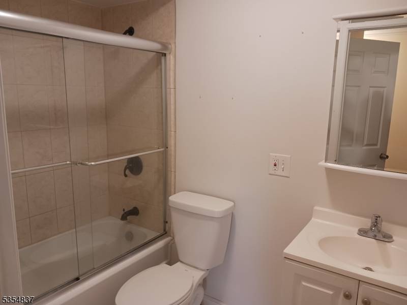 Montclair Twp., NJ 07042,571 Bloomfield Ave #5