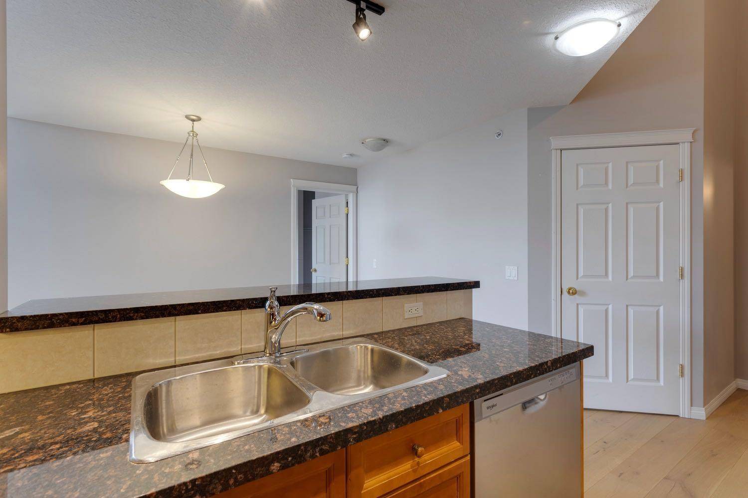 Calgary, AB T2R 1R8,881 15 AVE Southwest #504