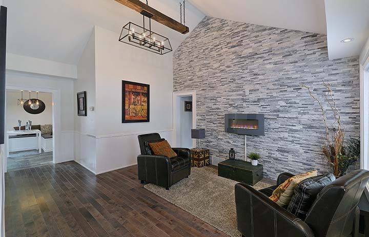 15 Tyler ST, Aurora, ON L4G 2M7