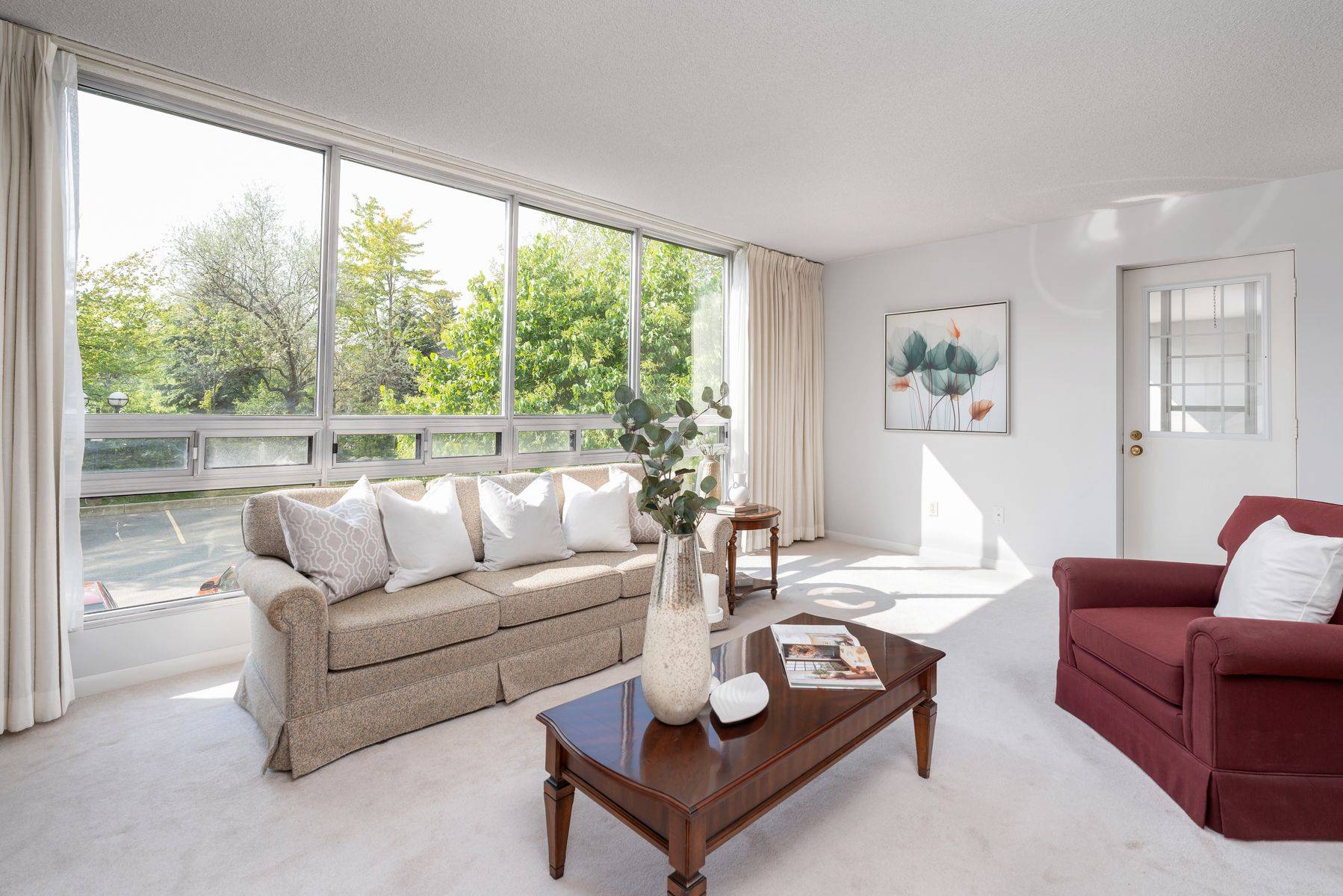Oakville, ON L6L 5L6,2185 Marine DR #206
