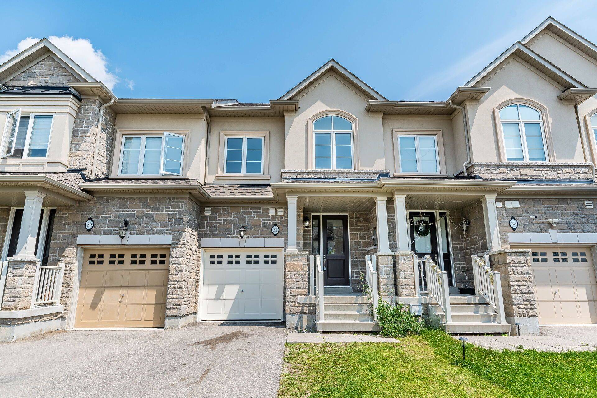 31 Bayonne DR, Hamilton, ON L8J 0L2
