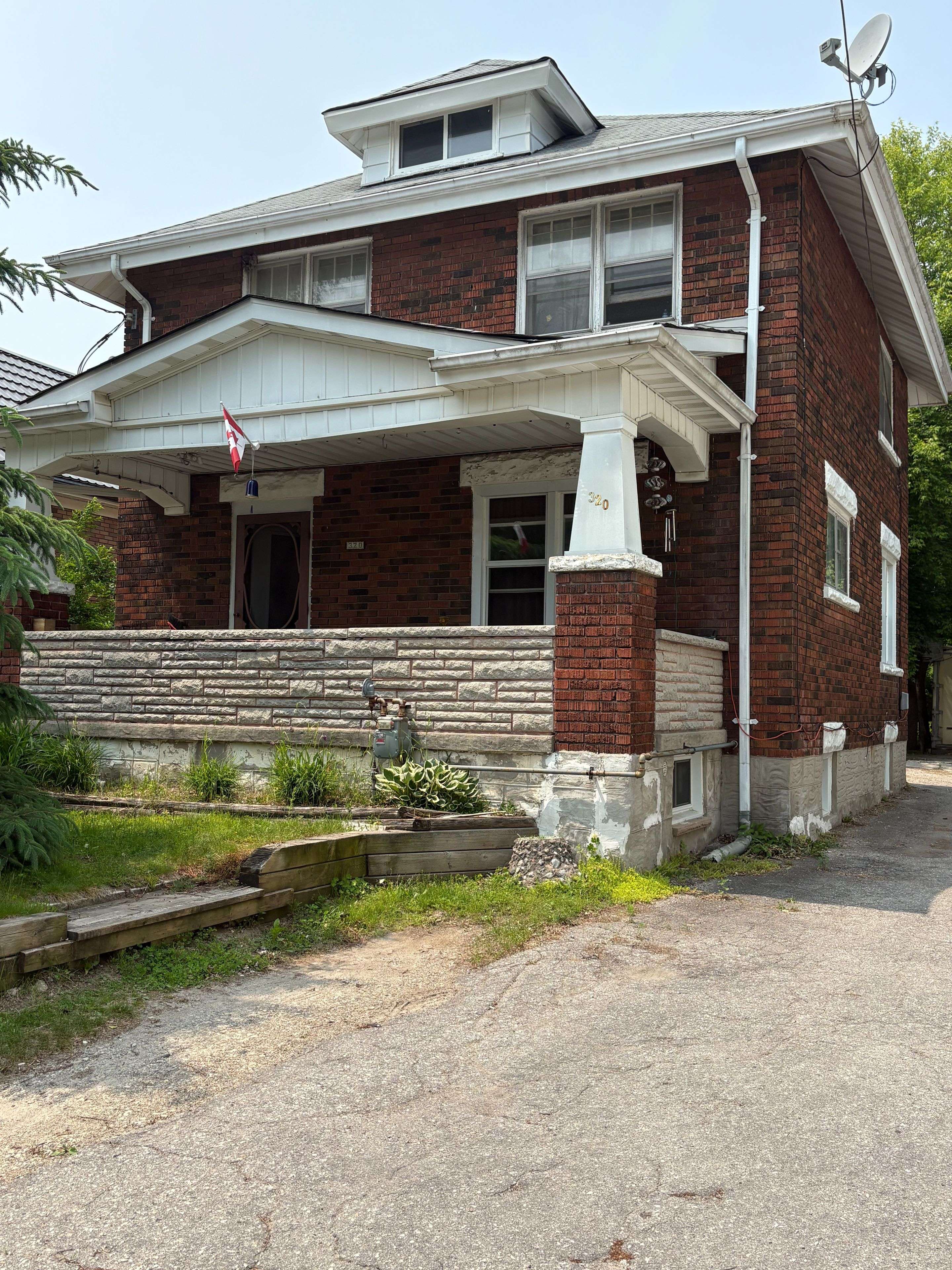 320 Guelph ST, Kitchener, ON N2H 5X3