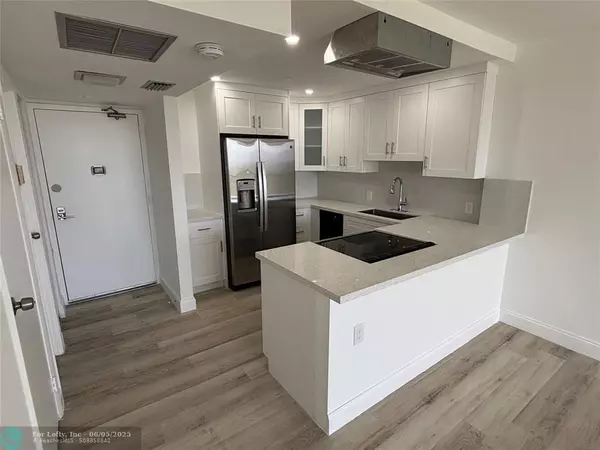 Aventura, FL 33180,20301 W Country Club Dr #1127