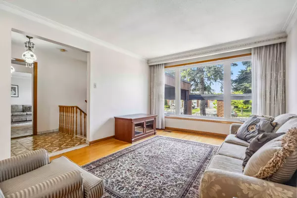 Vaughan, ON L4L 2T6,525 Woodbridge AVE