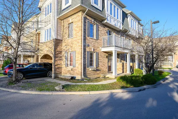 Hamilton, ON L9A 0B4,7 Sirente DR #35