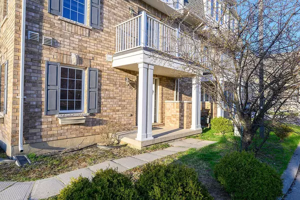 Hamilton, ON L9A 0B4,7 Sirente DR #35