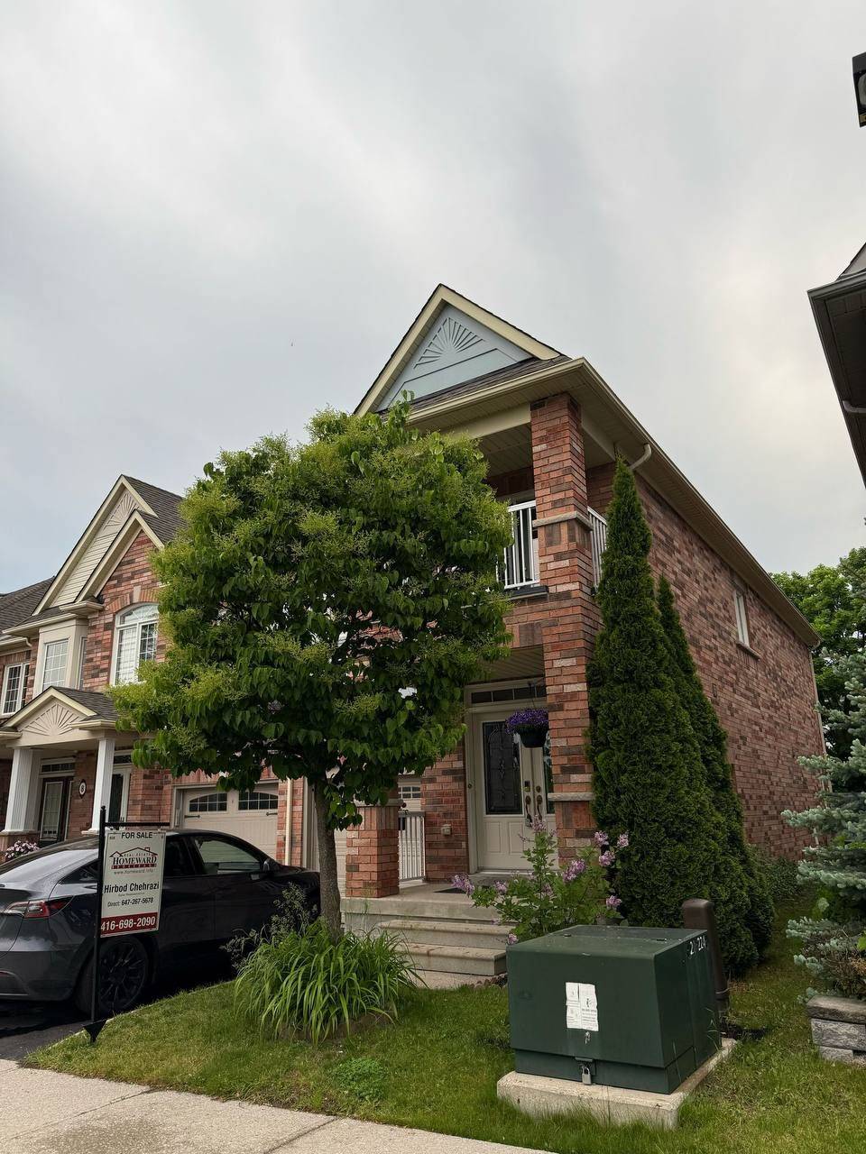 Vaughan, ON L6A 4H1,320 Ravineview DR #7