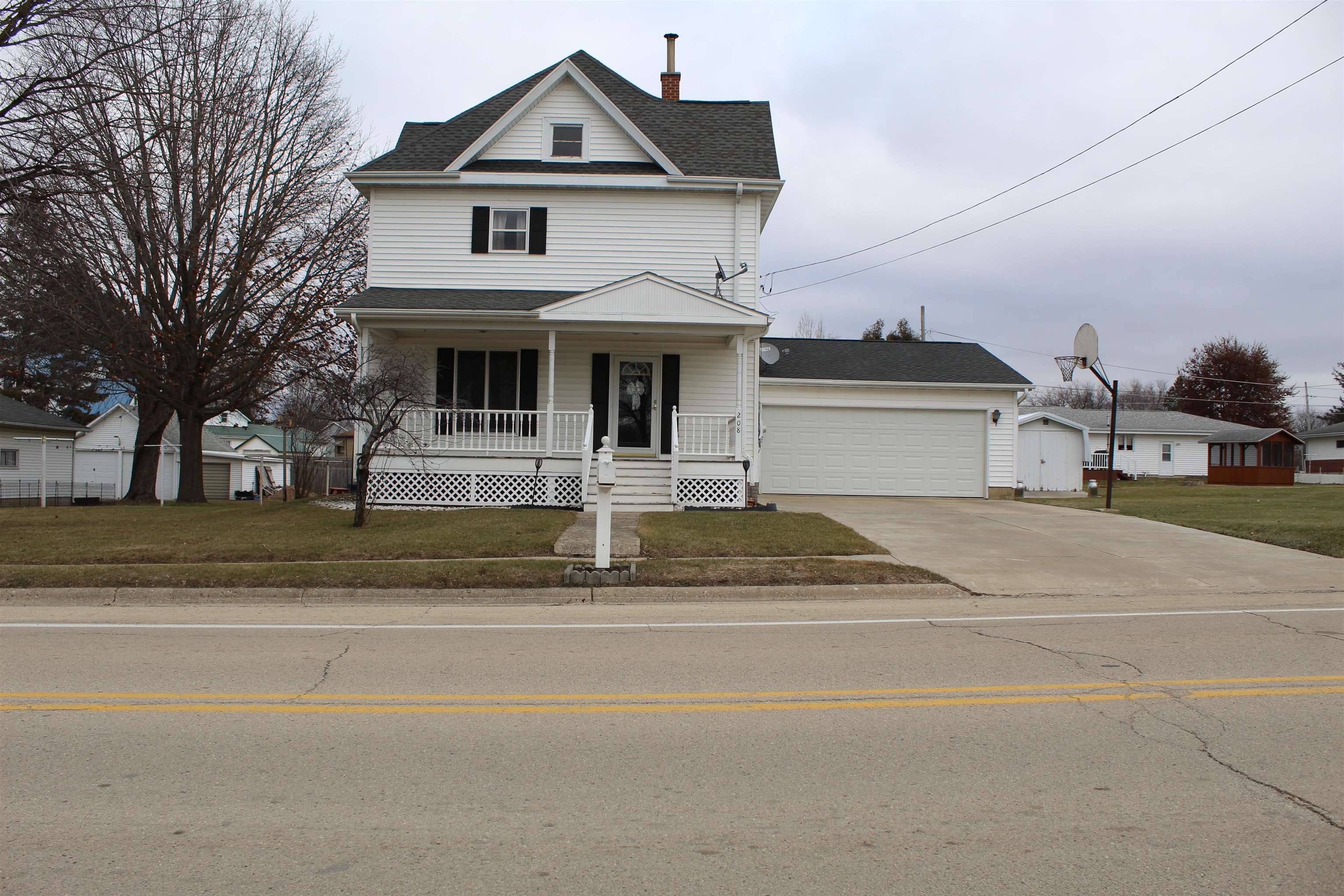 208 S Railroad Street, Warren, IL 61087