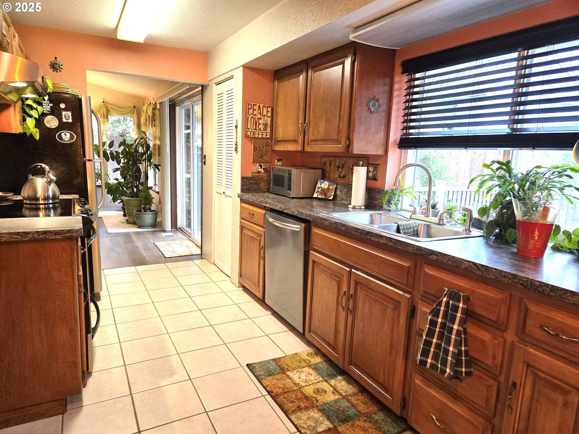 Oakland, OR 97462,215 NE 9TH ST