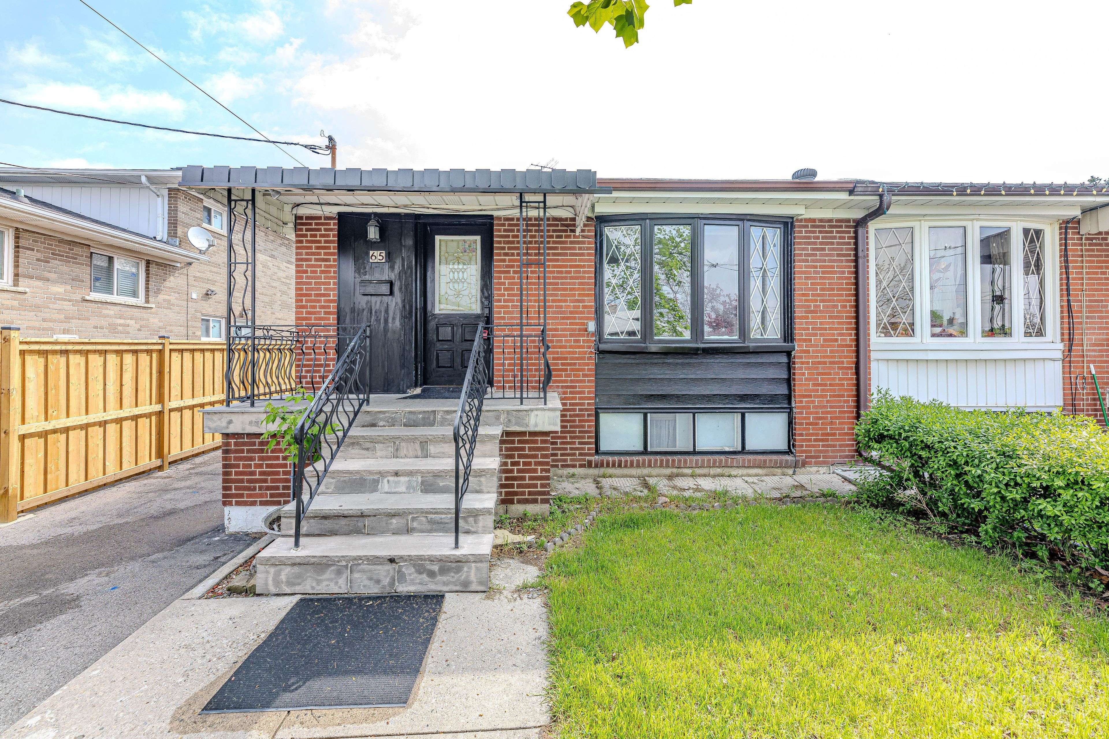 Toronto W05, ON M9L 2G2,65 Elnathan CRES