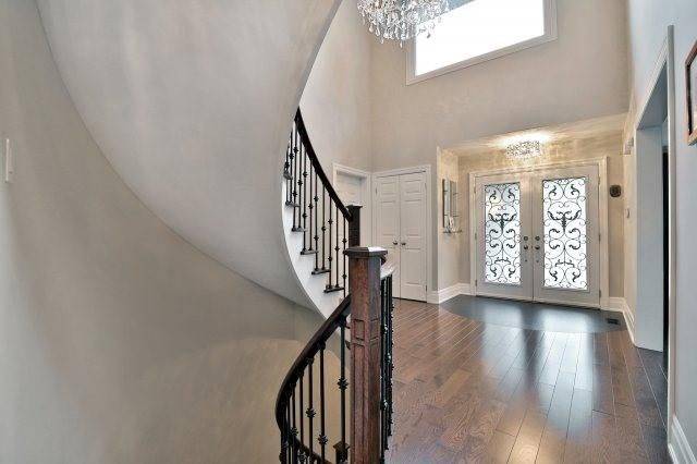 Oakville, ON L6J 6T9,2998 Kingsway DR