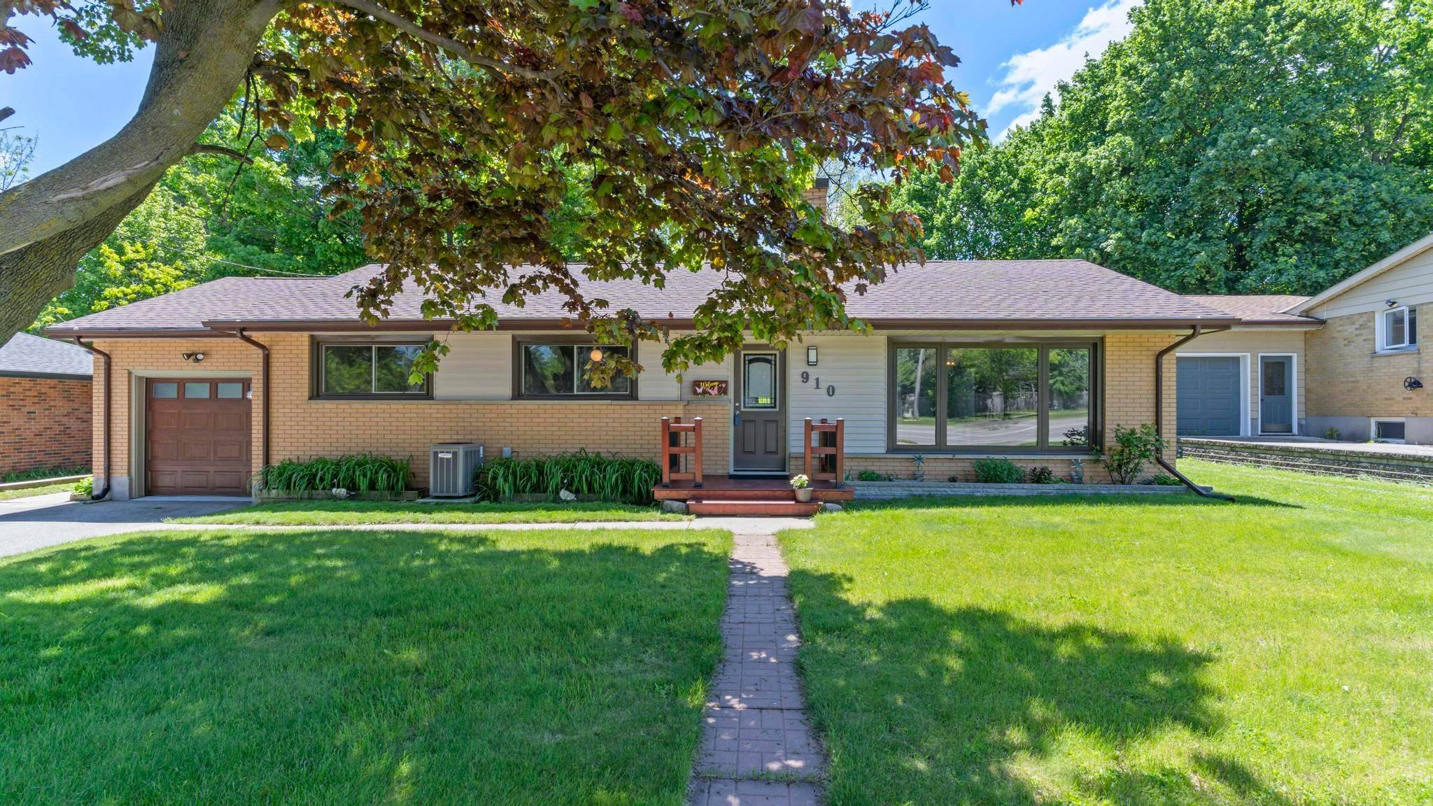 910 Oxford ST W,  London North,  ON N6H 1V3