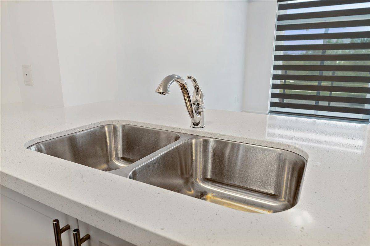 Hamilton, ON L8B 2A5,460 Dundas ST E #210