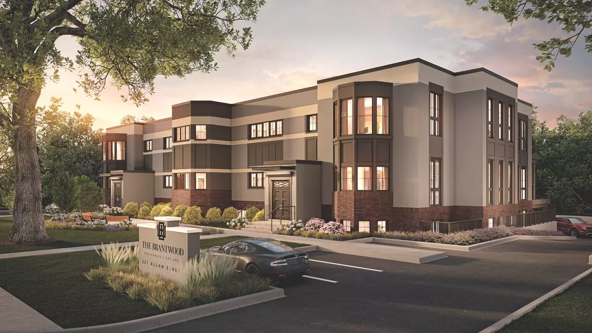 Oakville, ON L6J 3P2,221 Allan ST #104