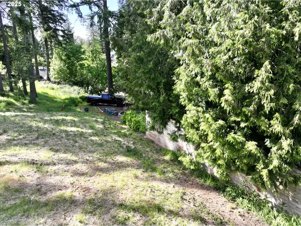West Linn, OR 97068,6123 SKYLINE DR