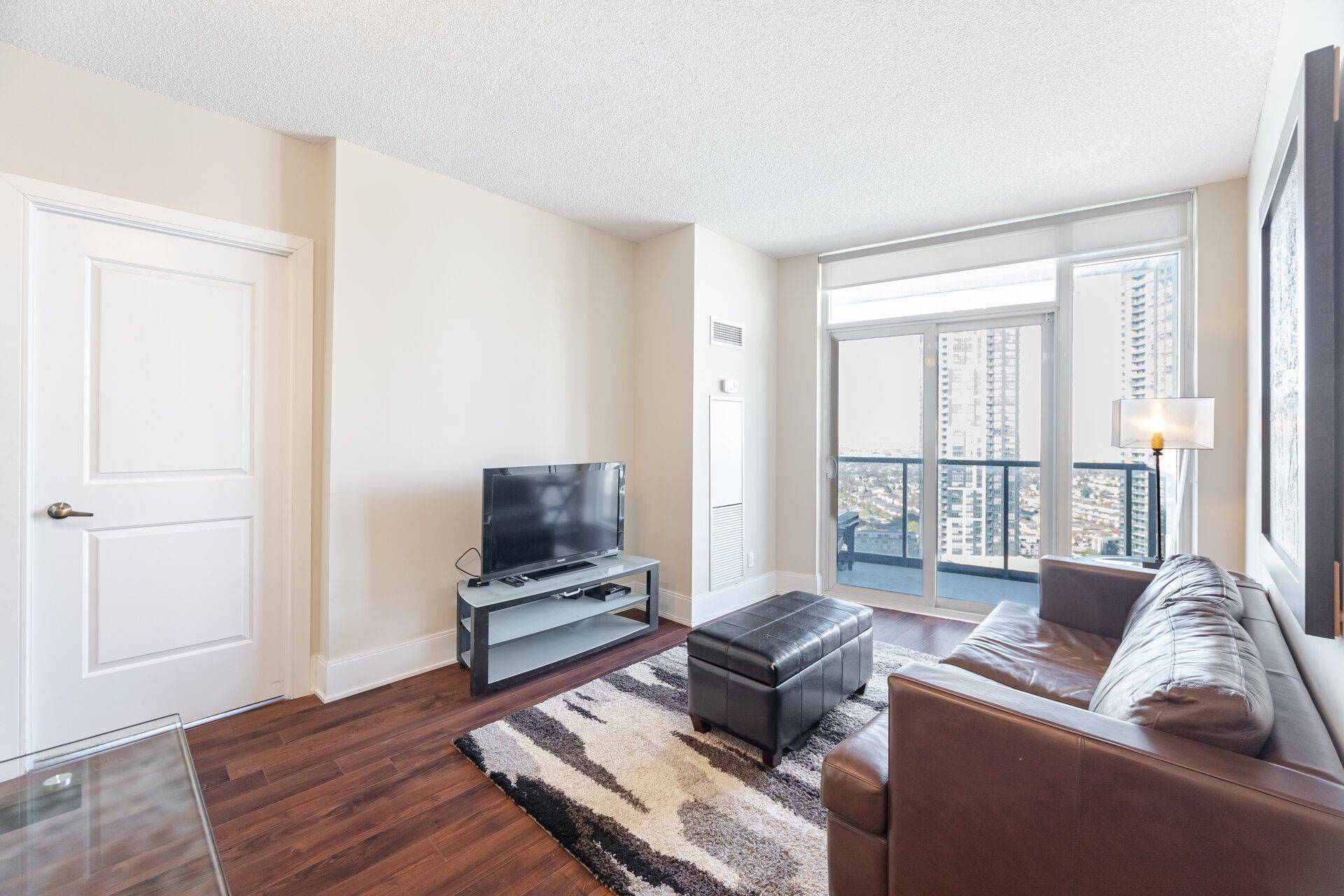 Mississauga, ON L5B 0E1,330 Burnhamthorpe RD W #2702