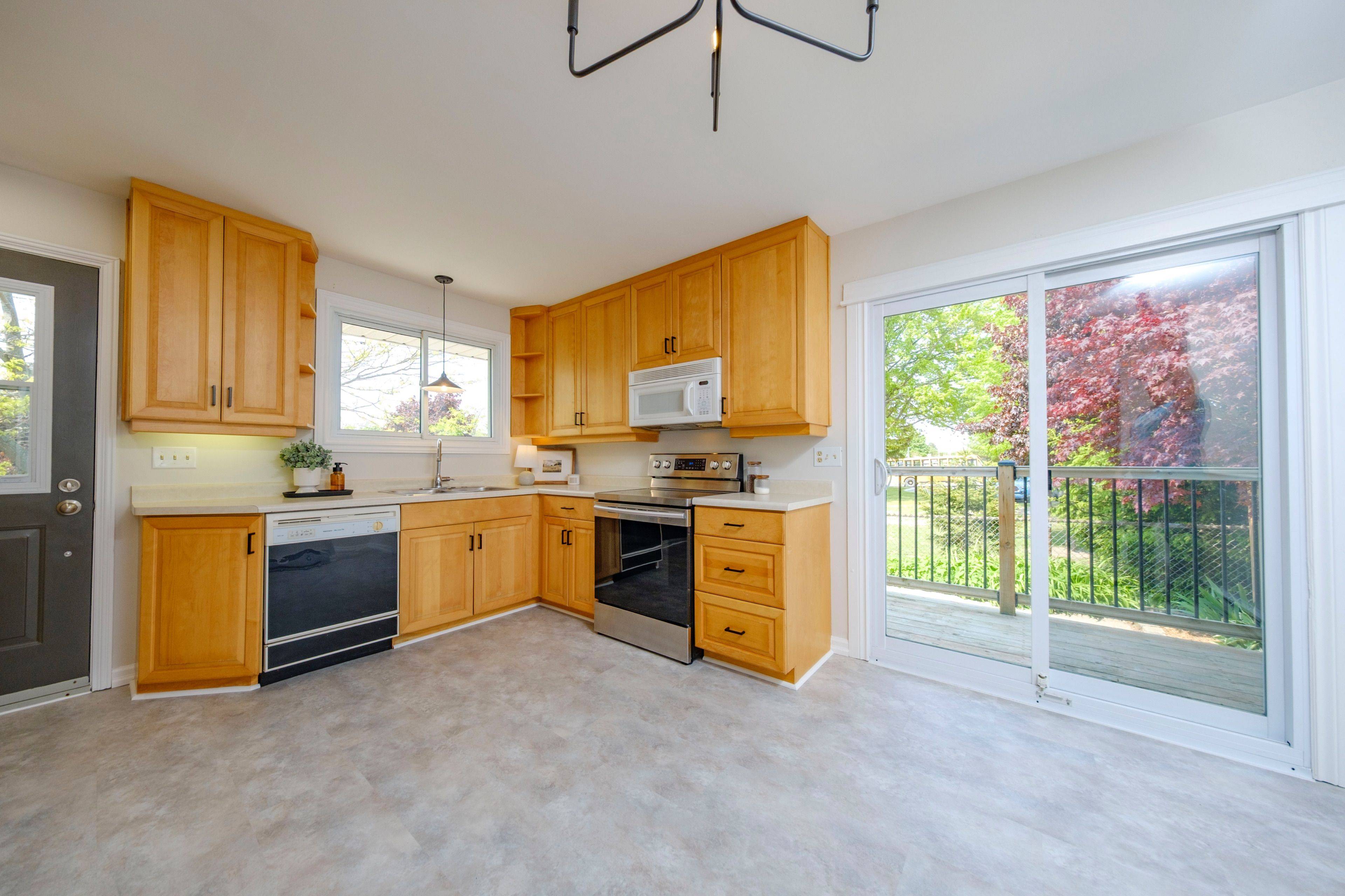 Kincardine, ON N2Z 2R6,287 Queen ST