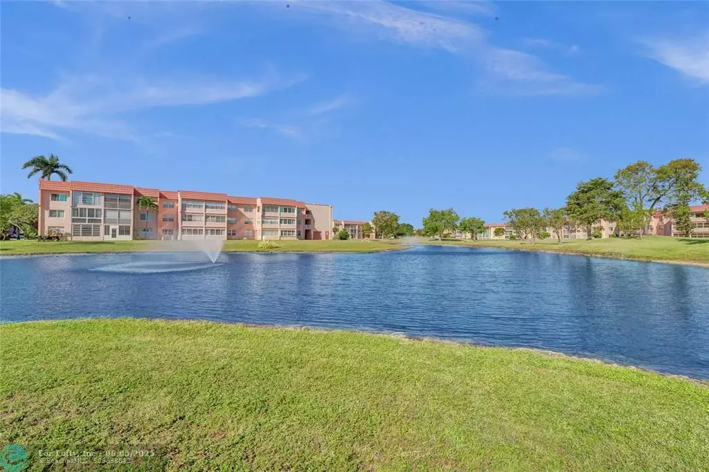 Sunrise, FL 33322,9421 Sunrise Lakes Blvd #206