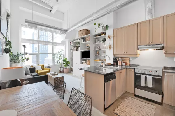Toronto C08, ON M5B 2S1,135 Dalhousie ST #504
