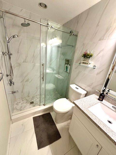 Toronto C01, ON M5T 1B7,80 Carr ST #Th8