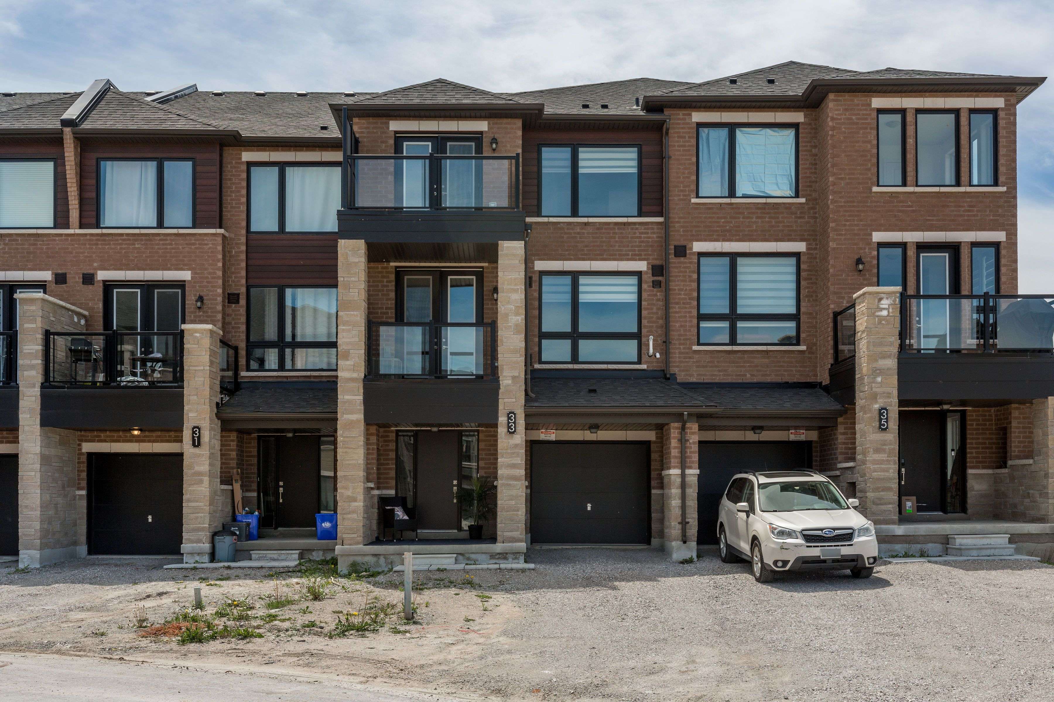 Barrie, ON L9J 0N4,33 Red Maple LN