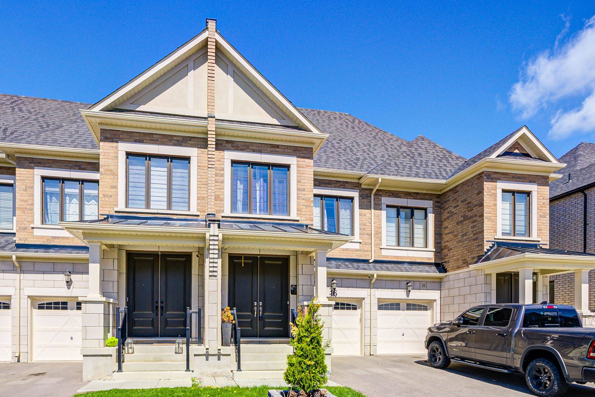 Brampton, ON L7A 5C5,16 Angelfish RD