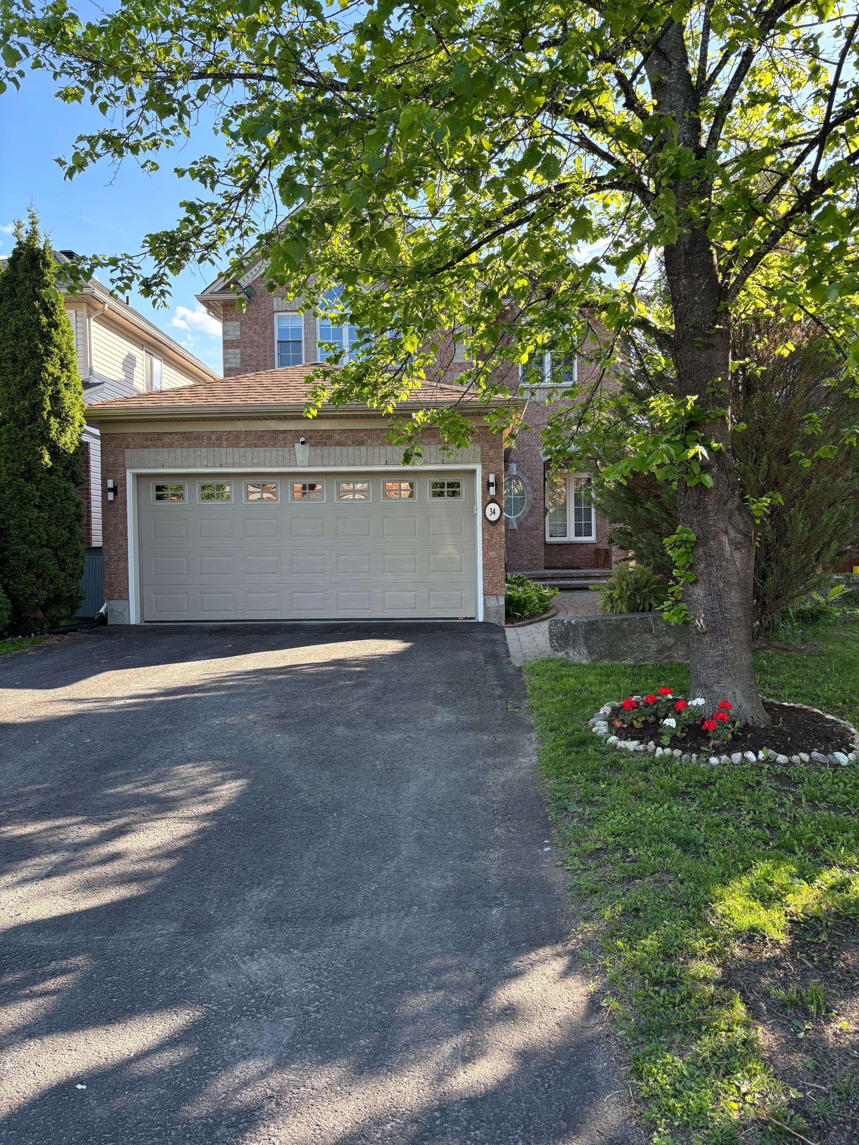 34 Catterick CRES, Kanata, ON K2K 3M5