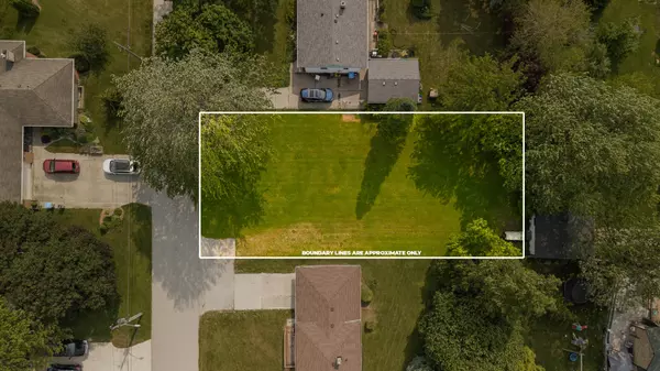 Lambton Shores, ON N0N 1J0,24 MAC KENZIE ST