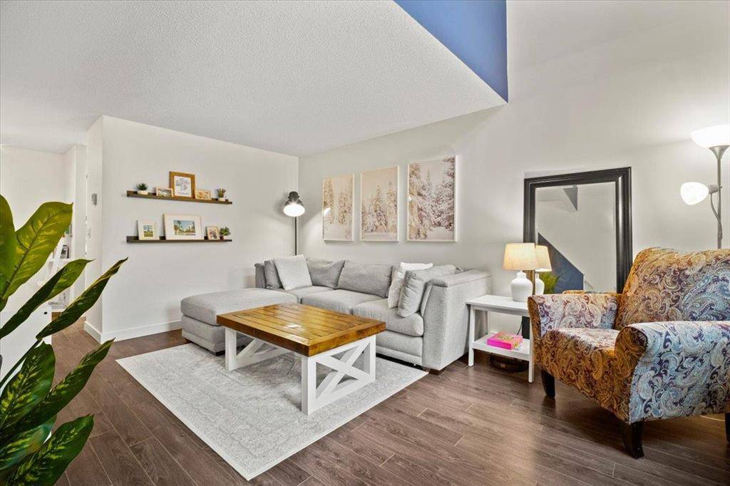 Winnipeg, MB R3R 0Z6,407 Oakdale DR