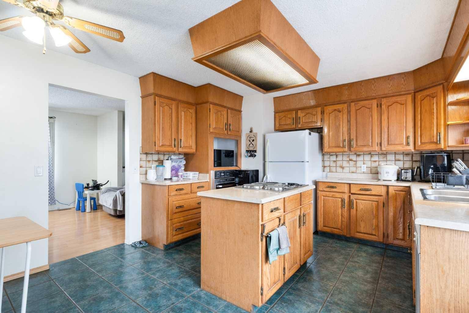 Crossfield, AB T0M0S0,1717 Athabasca ST