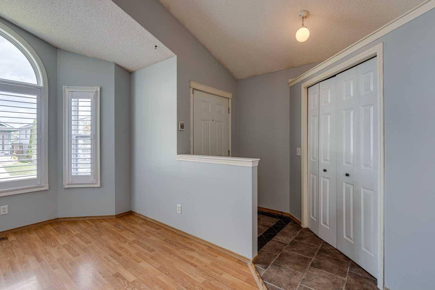 Calgary, AB T3K4Z3,2142 Country Hills CIR Northwest