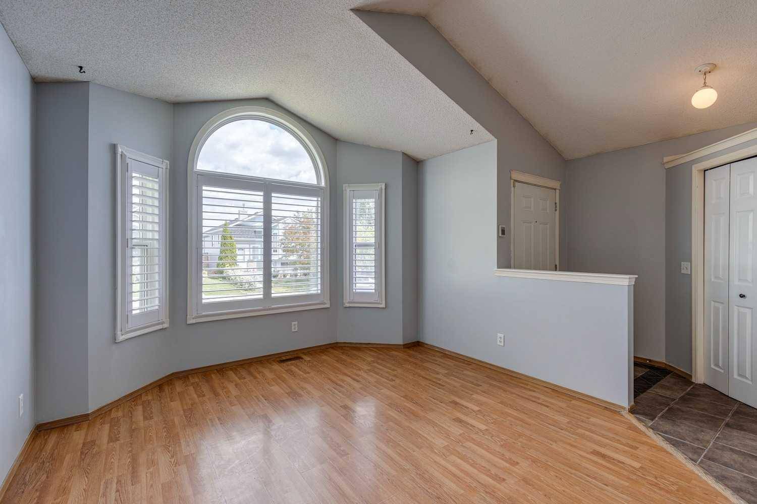 Calgary, AB T3K4Z3,2142 Country Hills CIR Northwest