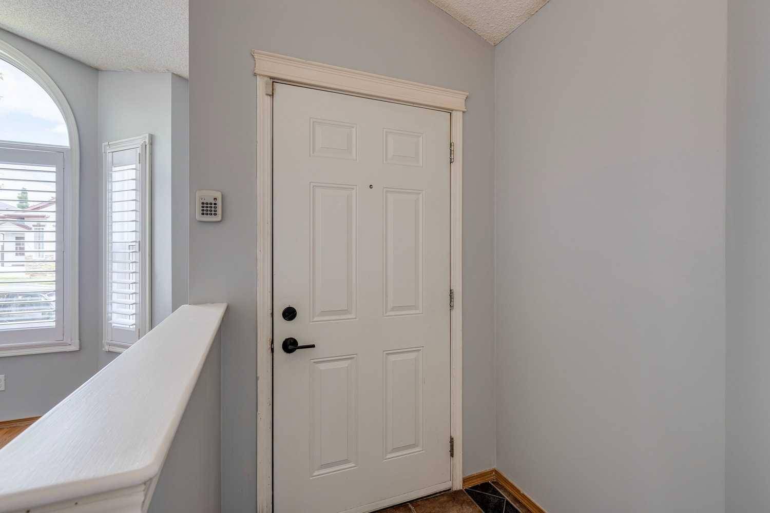 Calgary, AB T3K4Z3,2142 Country Hills CIR Northwest