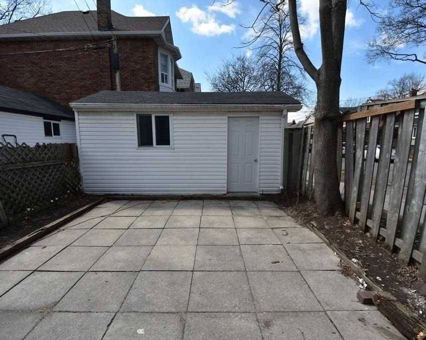 Toronto E03, ON M4C 4C4,1050 Woodbine AVE #Bsmt