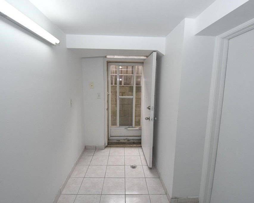 Toronto E03, ON M4C 4C4,1050 Woodbine AVE #Bsmt