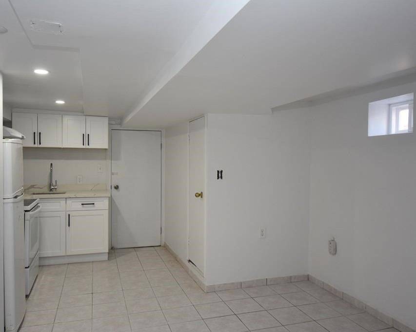 Toronto E03, ON M4C 4C4,1050 Woodbine AVE #Bsmt