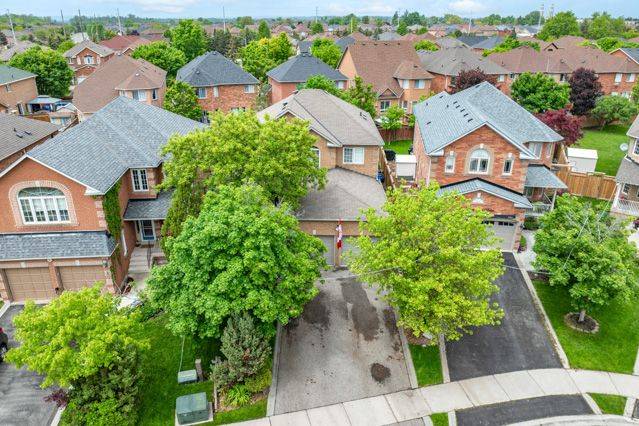 Brampton, ON L7A 1J3,57 Creekwood DR