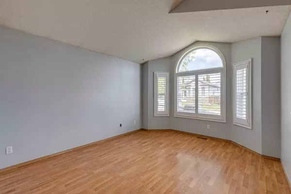 Calgary, AB T3K4Z3,2142 Country Hills CIR Northwest