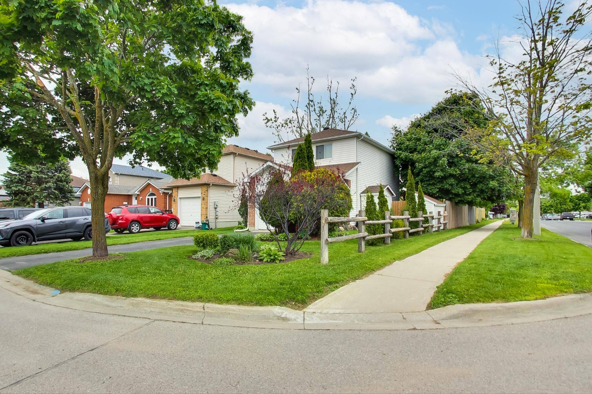 Barrie, ON L4M 6H4,18 Palling LN