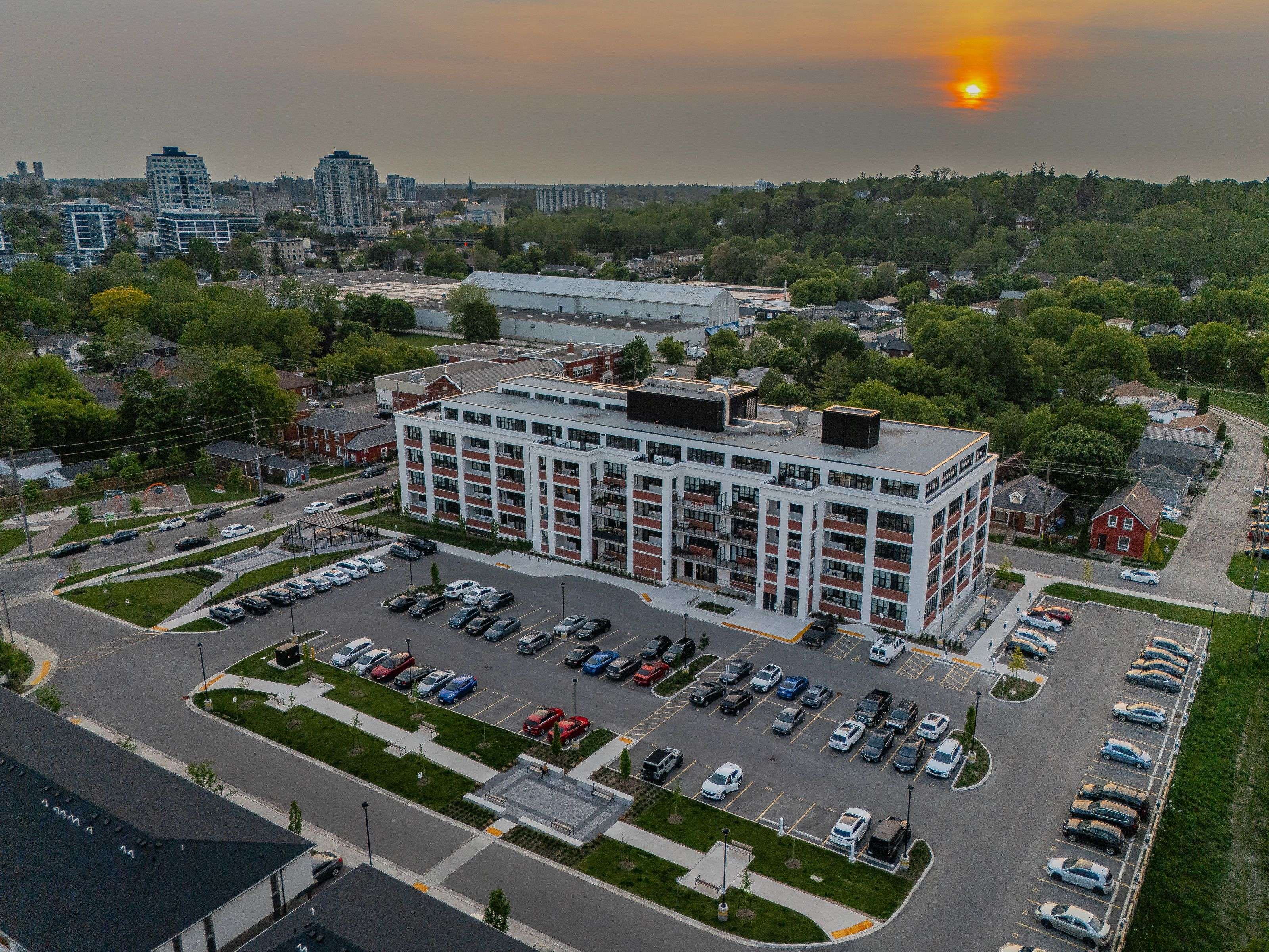 Guelph, ON N1E 0T8,120 Huron ST #419