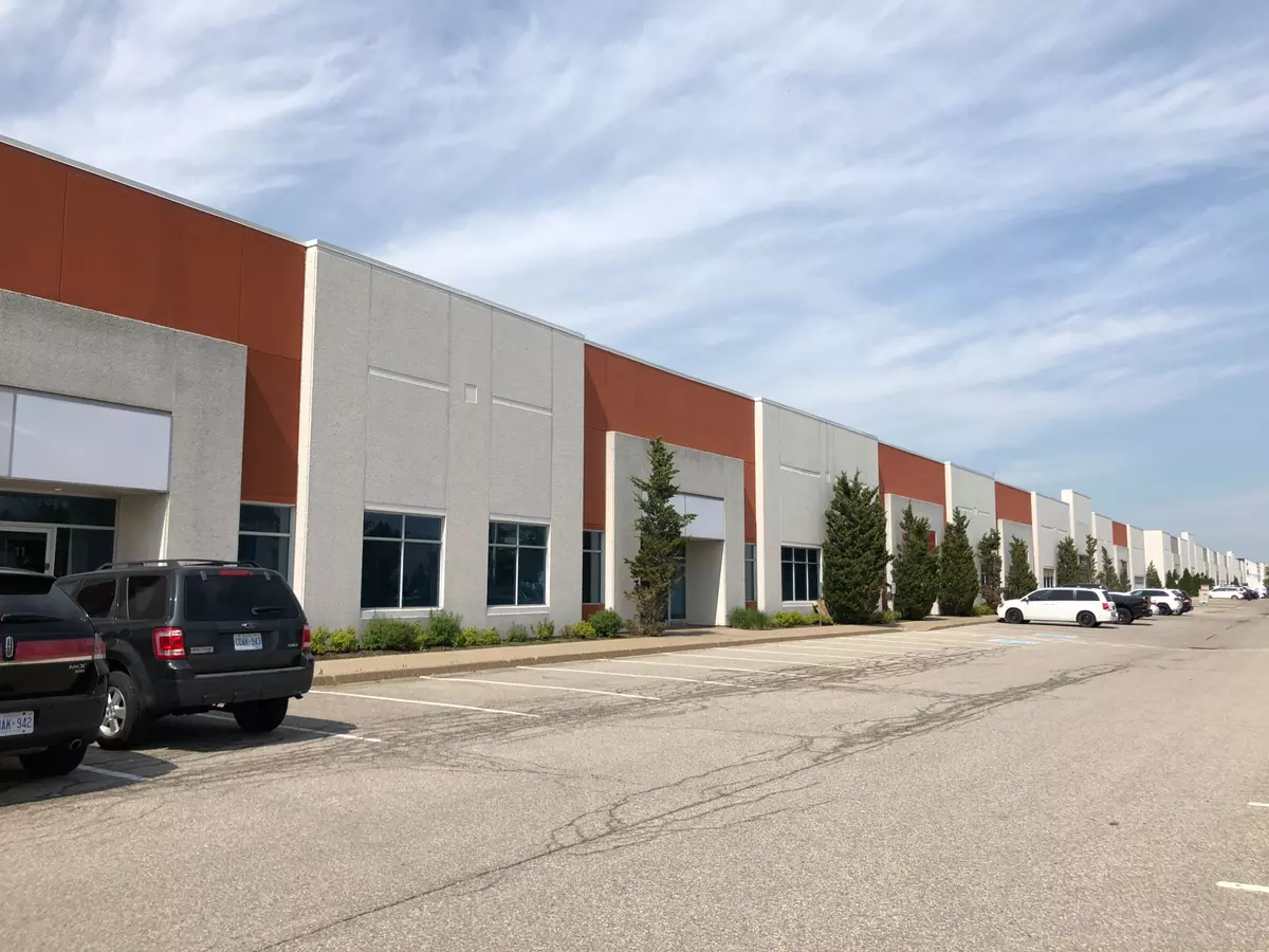 Mississauga, ON L5L 0A3,3600A Laird RD #6