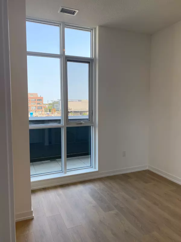 Toronto C08, ON M5A 0R2,34 Tubman AVE #406