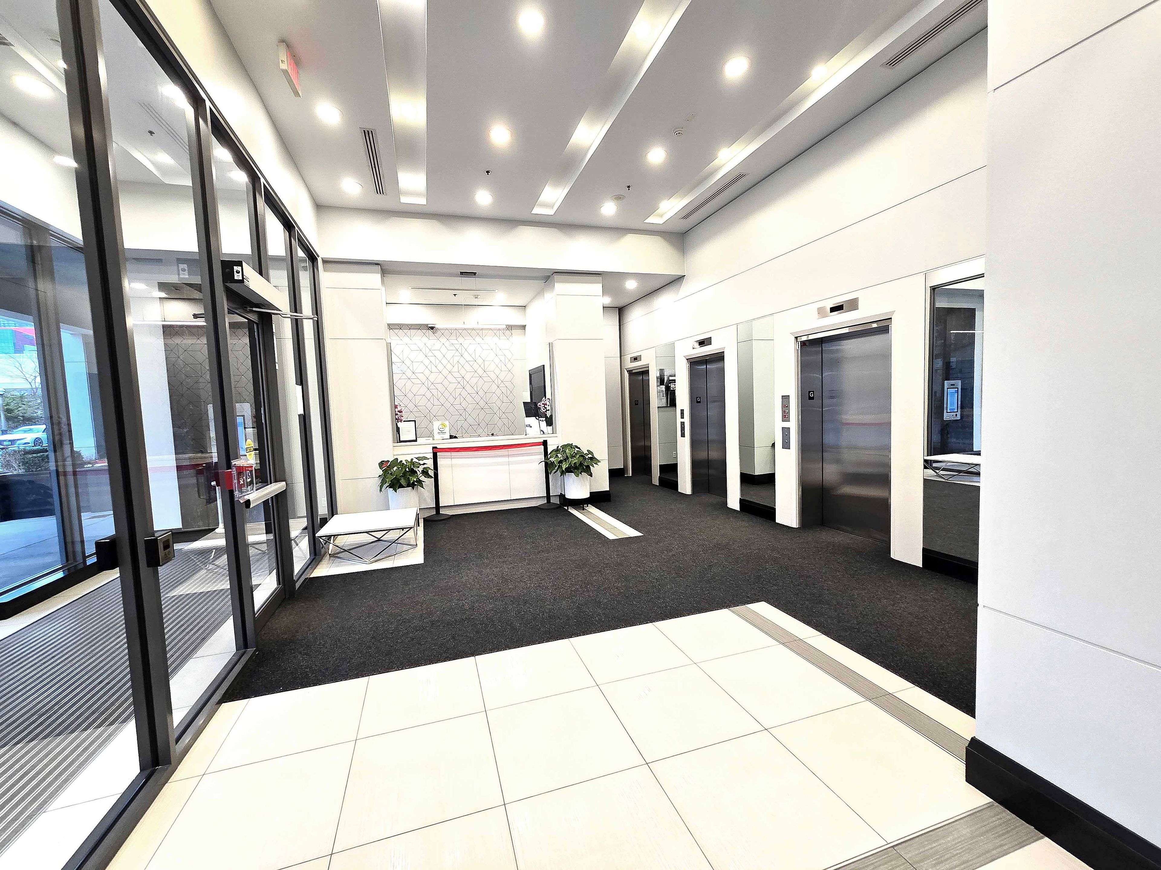 Toronto C01, ON M5J 3A1,25 Lower Simcoe ST #1819