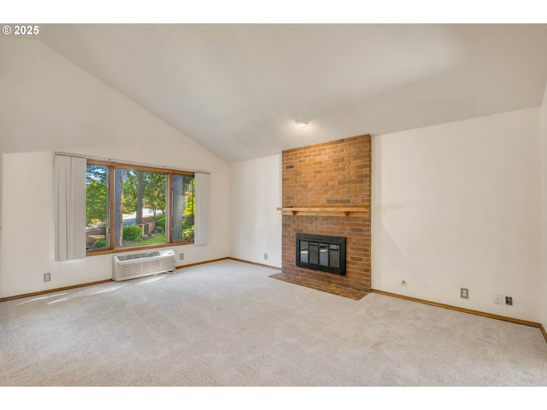 Portland, OR 97230,15035 NE Sacramento ST #62