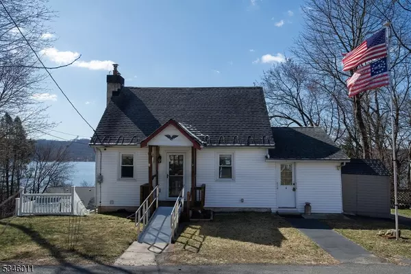 6 Lakeview Ter, Stanhope Boro, NJ 07874
