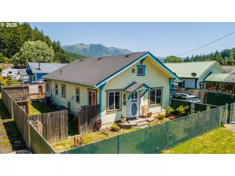 380 3RD AVE, Powers, OR 97466