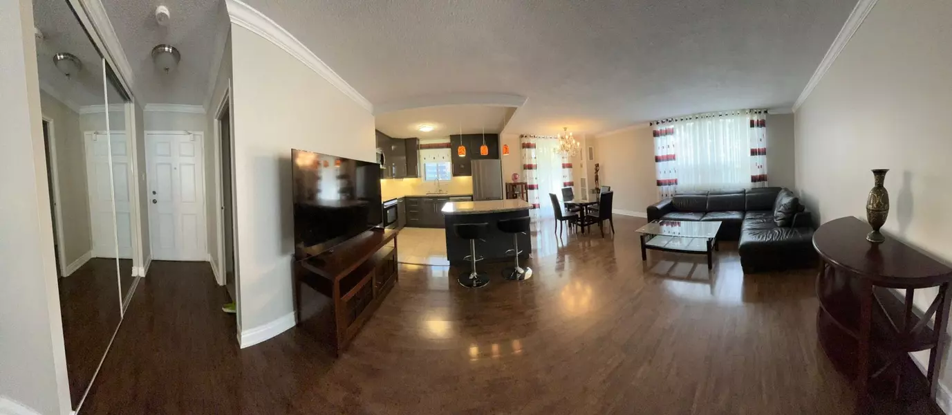 7451 YONGE ST E #401, Markham, ON L3T 2B4