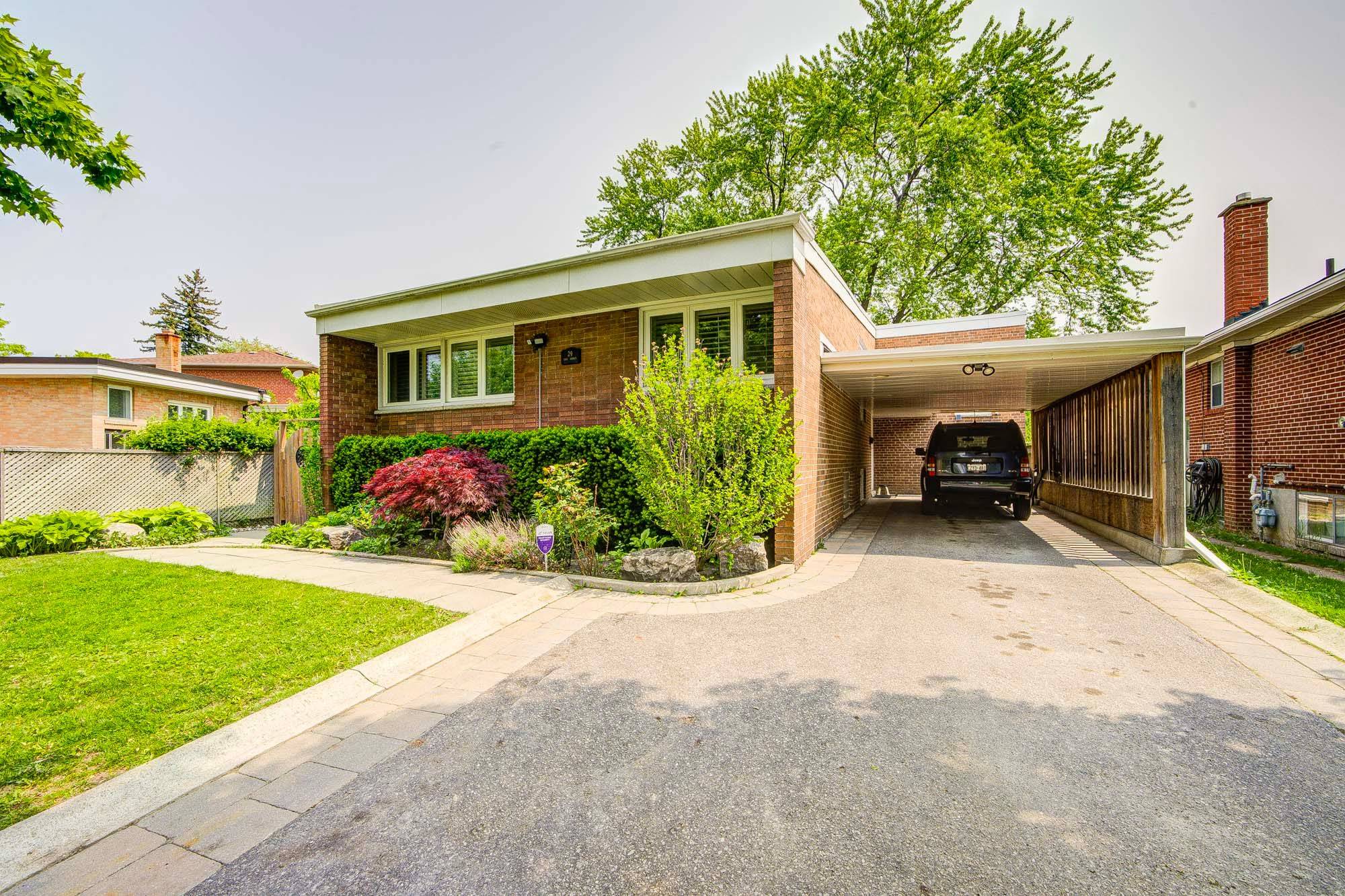 Toronto W04, ON M6B 3K4,29 Lois AVE