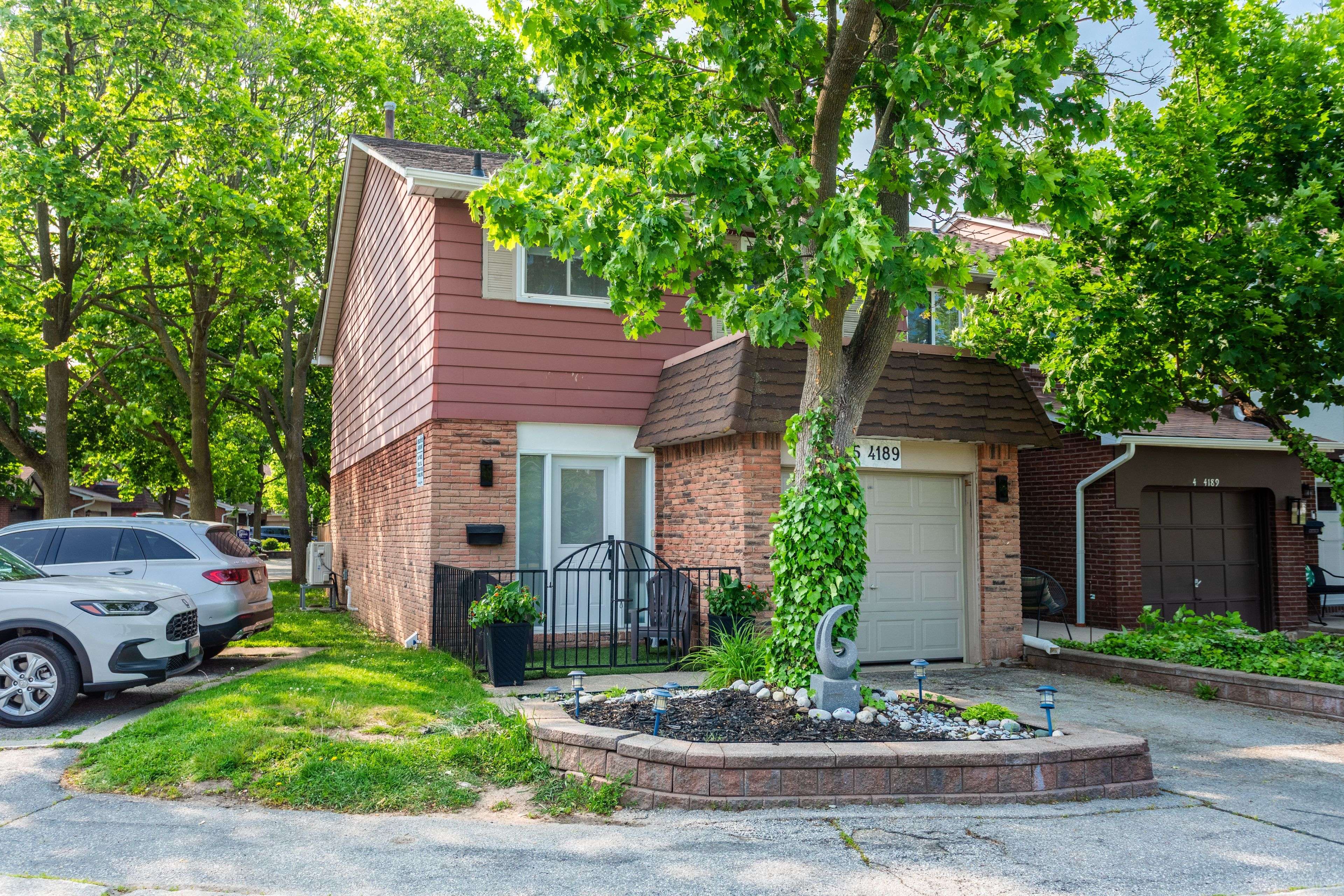 Burlington, ON L7L 5J9,4189 Longmoor DR ##5