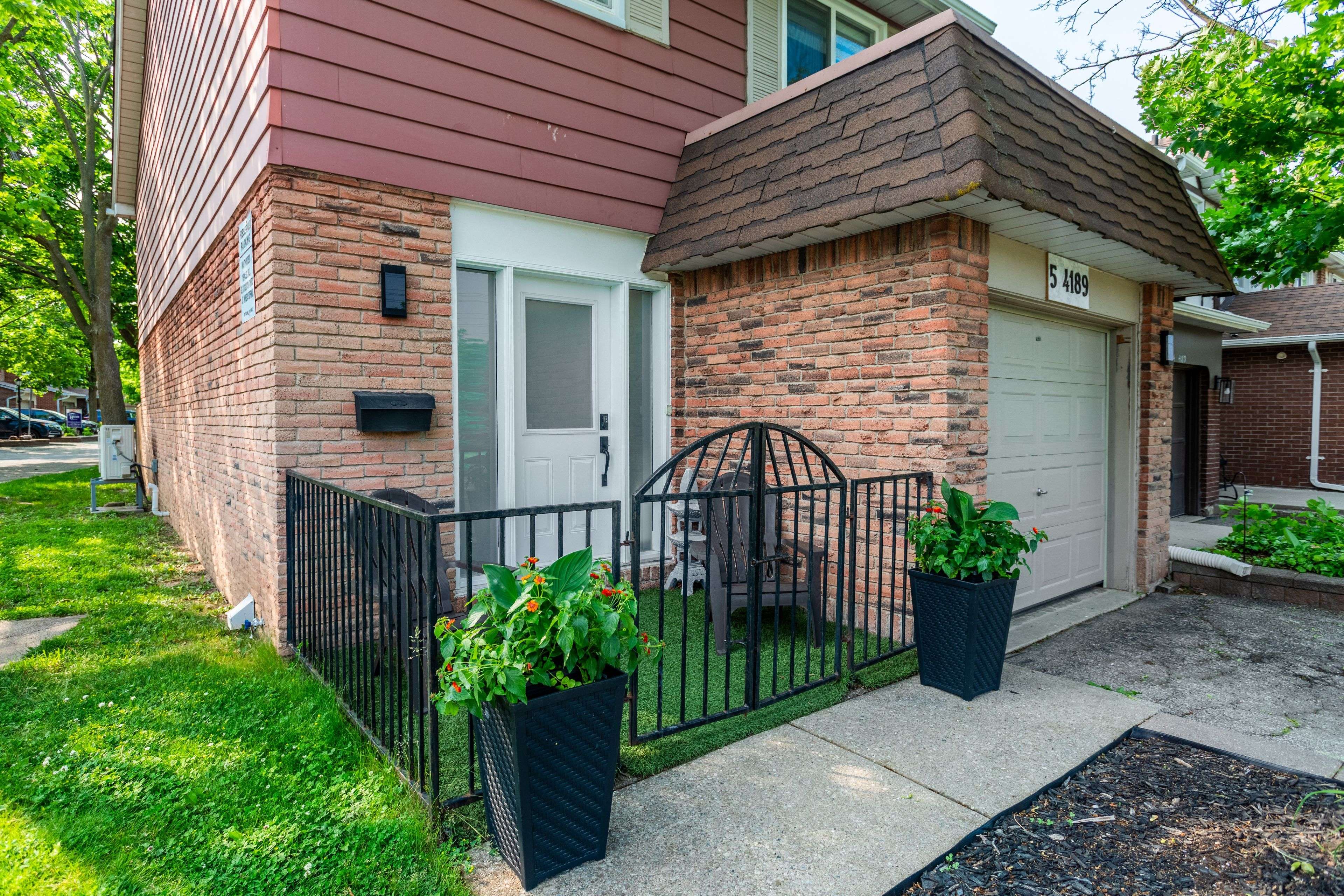 Burlington, ON L7L 5J9,4189 Longmoor DR ##5